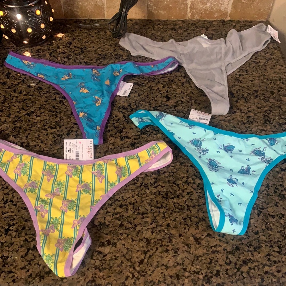 New Frederick’s Of Hollywood Thong Panties XL